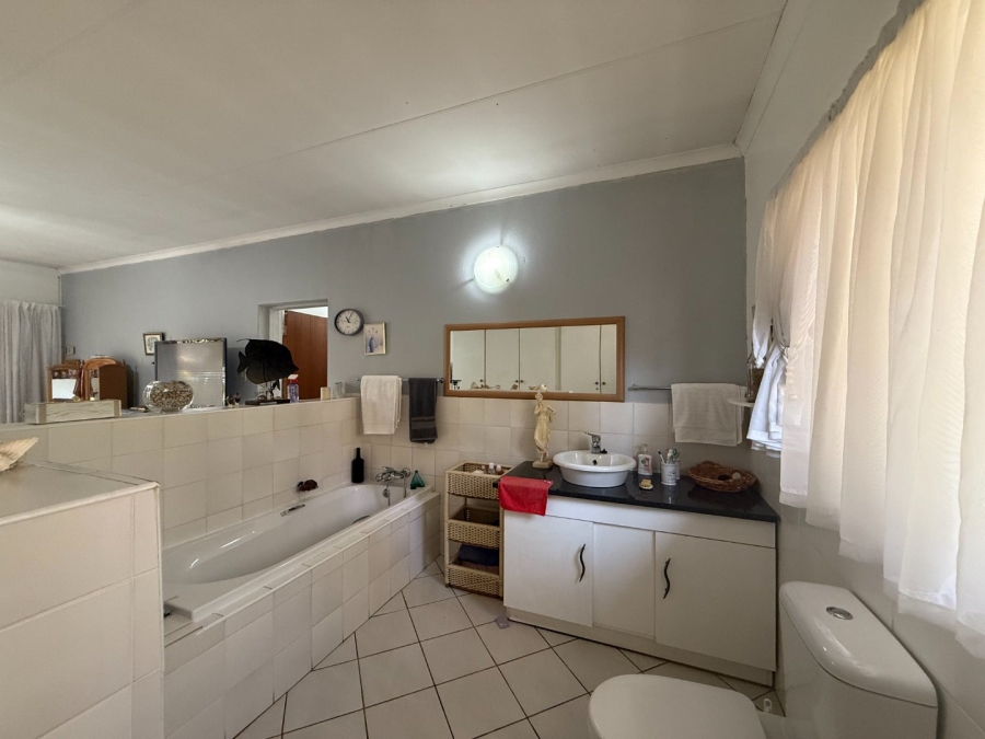 3 Bedroom Property for Sale in Ifafi North West